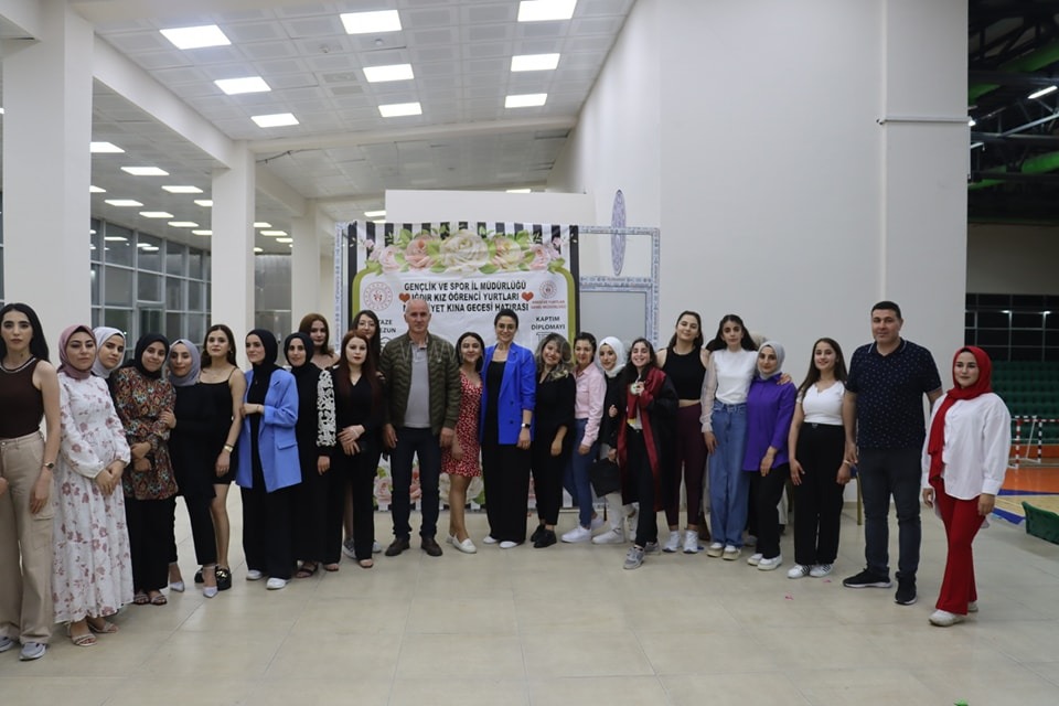 Öğrenci yurdunda mezuniyet coşkusu