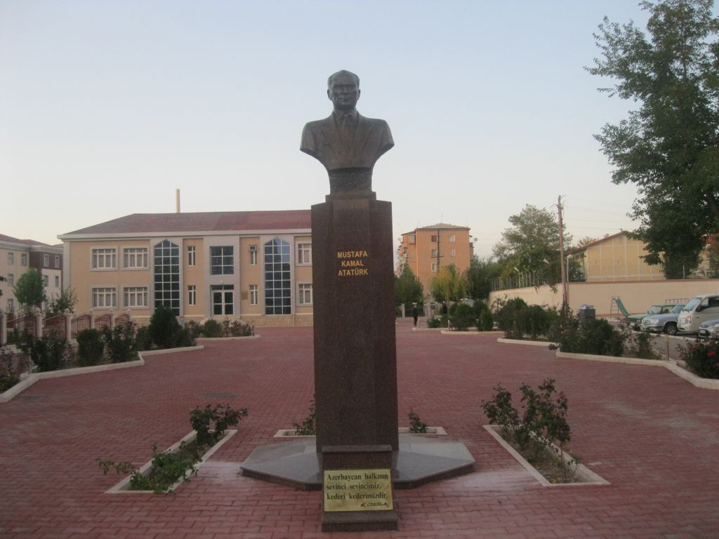 Nahçıvan'da Atatürk Anıtı yapıldı