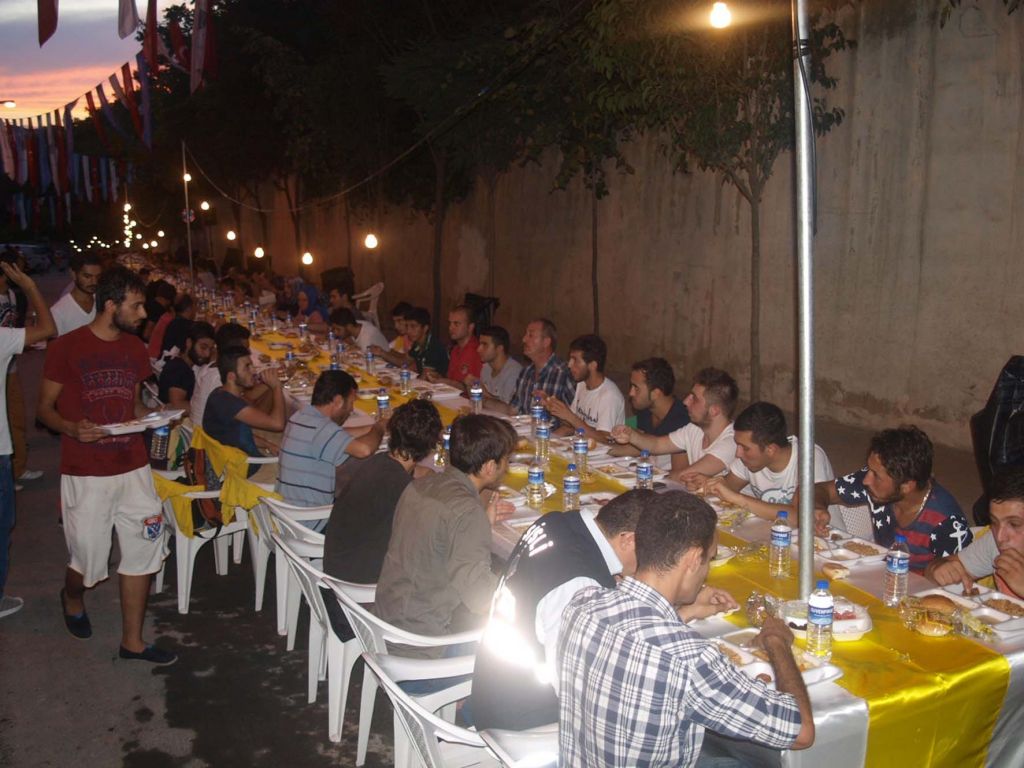 Hanefi Yıldırım Albaya İftar Yemeği