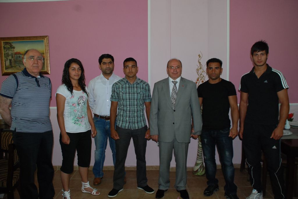 Iğdır Valisinden İş adamlarına ve Boksörlere Plaket