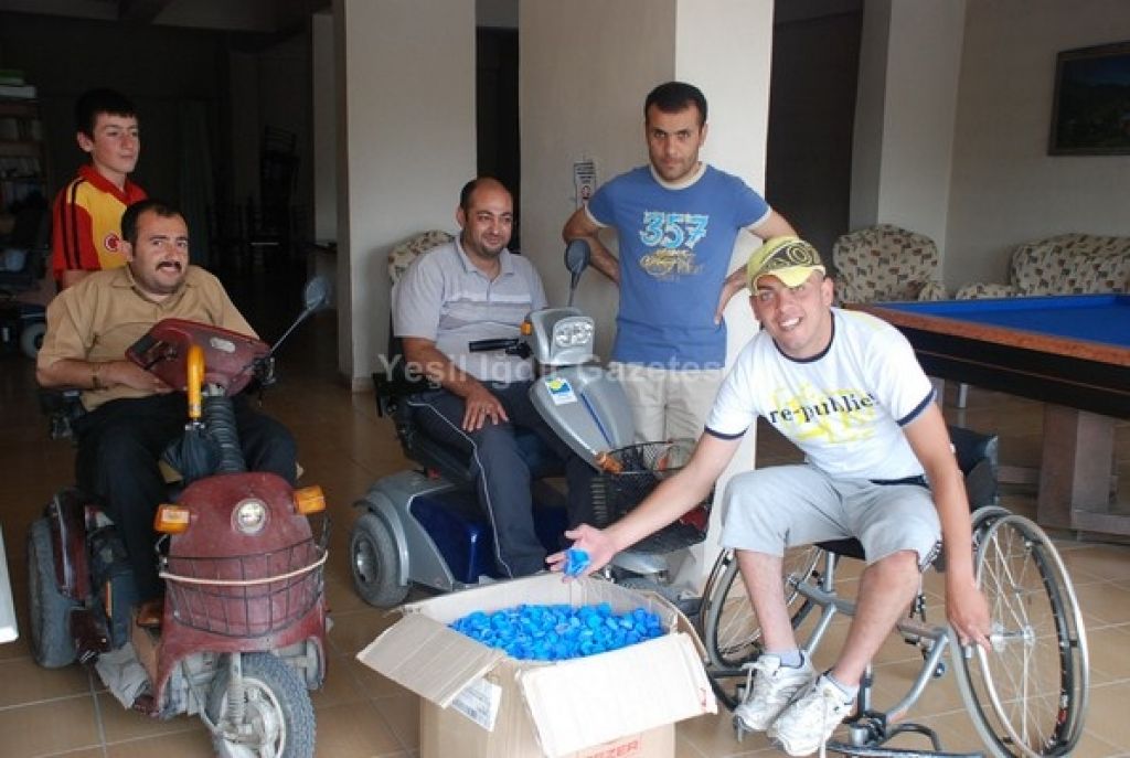Engeliler Arkadaşları İçin Kapak Topluyorlar