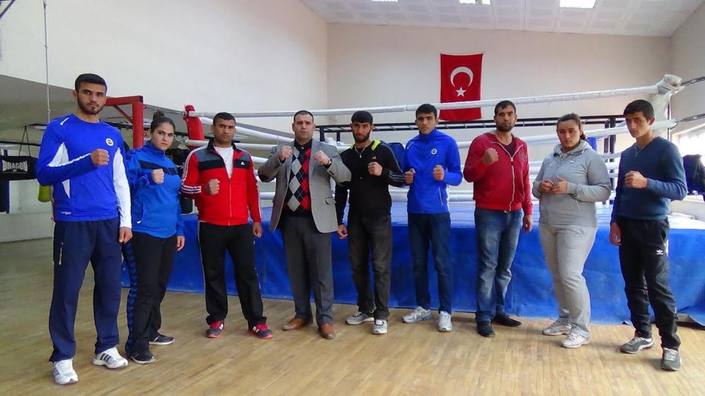 Şampiyon Boksör Aile
