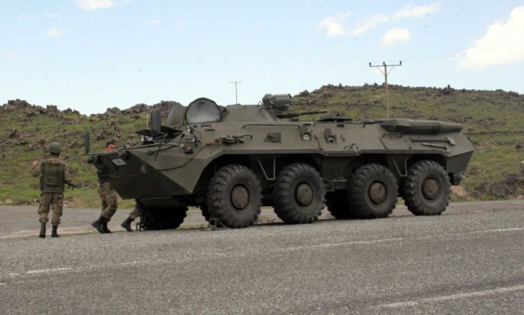 PKK'lılar İş Makinesini Yakıp Operatörü Kaçırdılar
