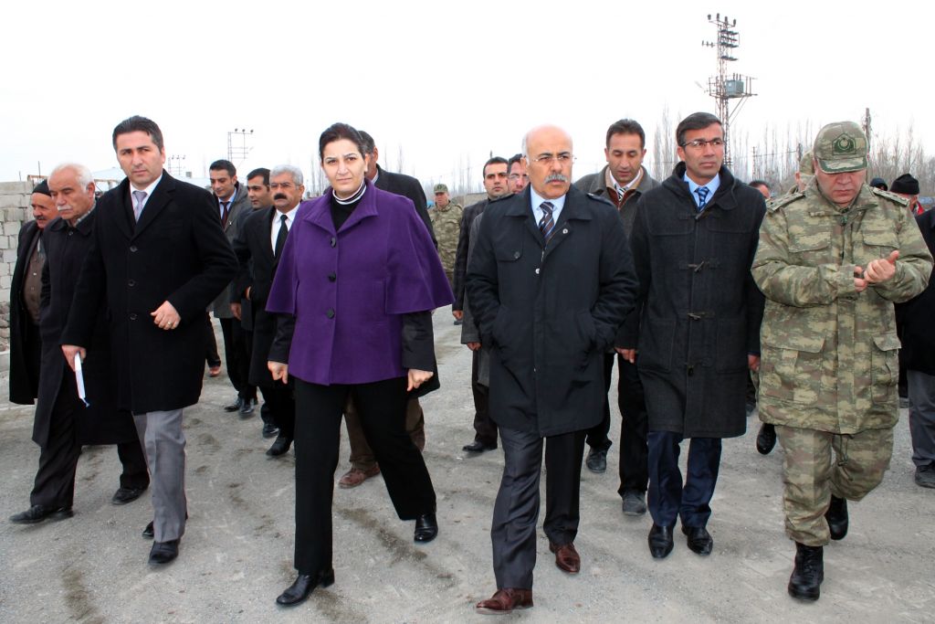 Hoşhaber Beldesine Kilit Parke Taşı Döşendi