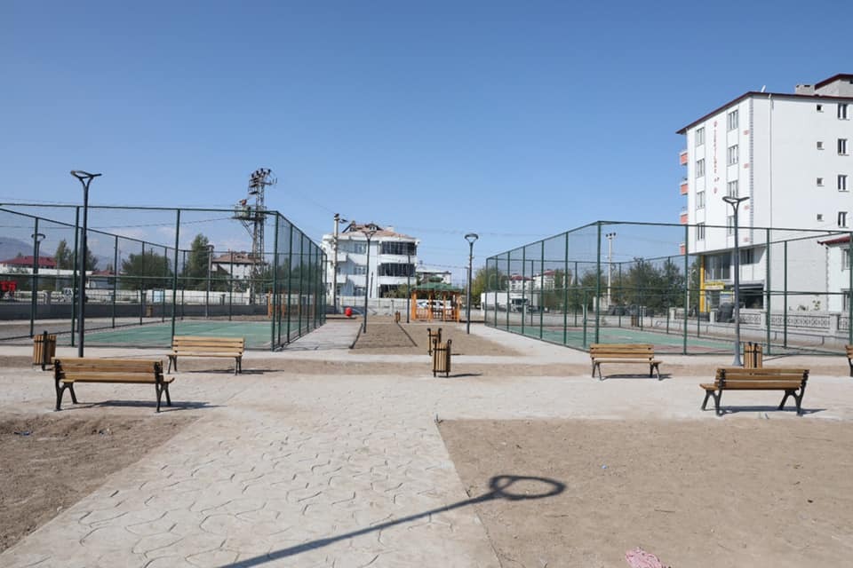 IĞDIR BELEDİYESİ ŞEHRİ YENİ OYUN PARKLARI İLE DONATTI