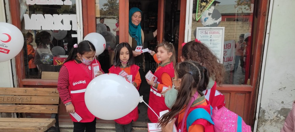 ÖĞRENCİLERDEN KIZILAY HAFTASI ETKİNLİĞİ