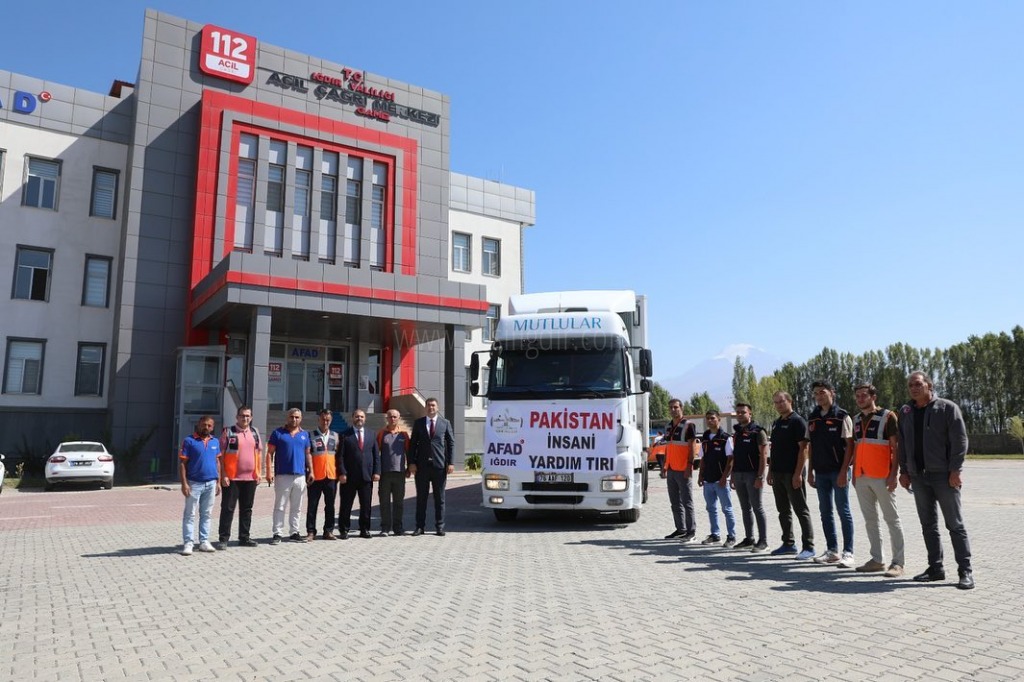 Yardım tırı dualar eşliğinde gönderildi