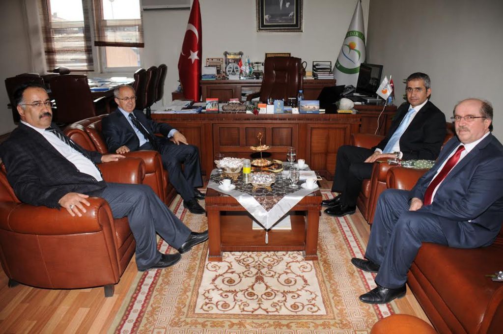 Nahcivan Başkonsolosu Akıncı Ve Iğdır Valisi Haner Rektör Prof Dr Yılmazı Ziyaret Etti