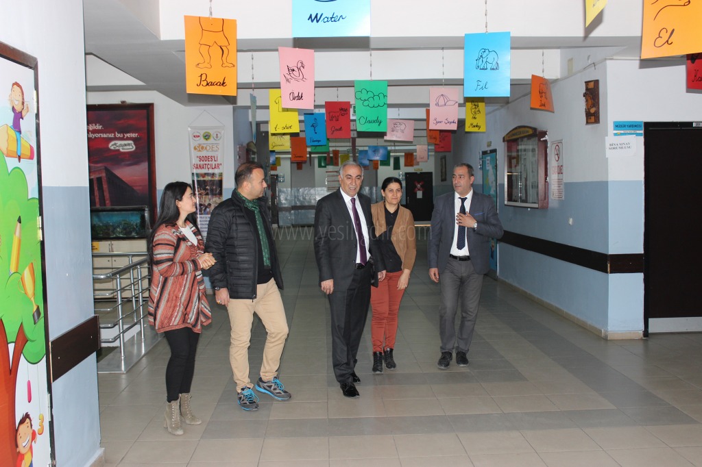Milli Eğitim Müdüründen Hüsnü M Özyeğin İlkokuluna ziyaret