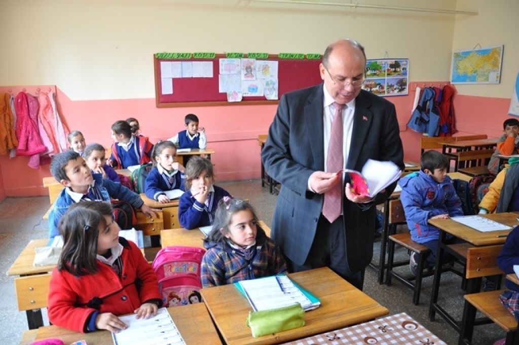 Vali Çiçek Okullarda İncelemelerde Bulundu