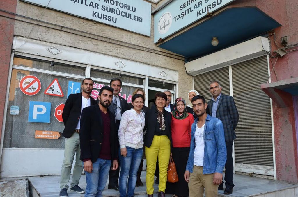 Iğdırda HDPli adaylardan STK ziyaretleri