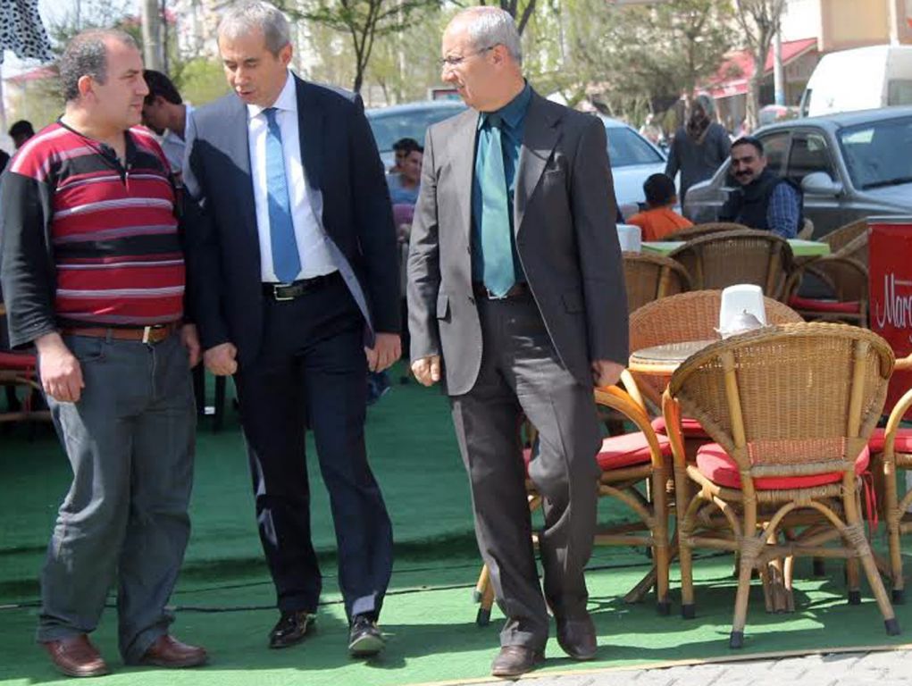 Halkın Valisi Ve Emniyet Müdürü Halkın İçinde