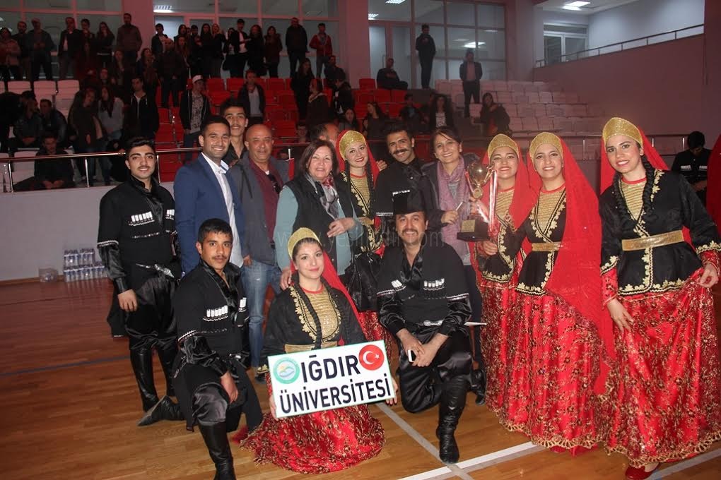 ÜNİVERSİTEMİZ HALK OYUNLARI EKİBİ HALK DANSLARI VE ŞENLİĞİ PROGRAMINDA DERECE YAPTI