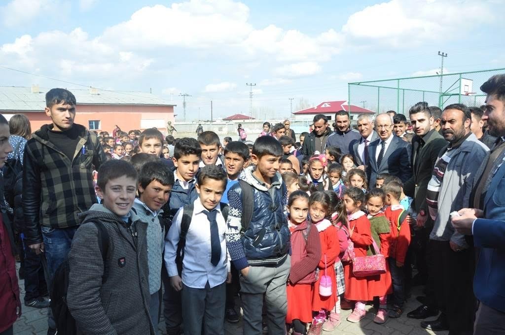 İLİMİZ VALİSİ DAVUT HANER YUKARI ERHACI OKULUNU GEZDİ