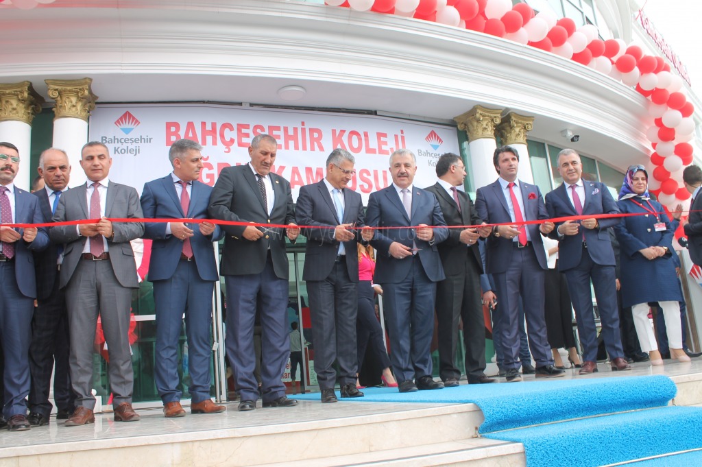 Ulaştırma Denizcilik ve Haberleşme Bakanı Arslan Bahçeşehir Kolejinin Açılışını Yaptı