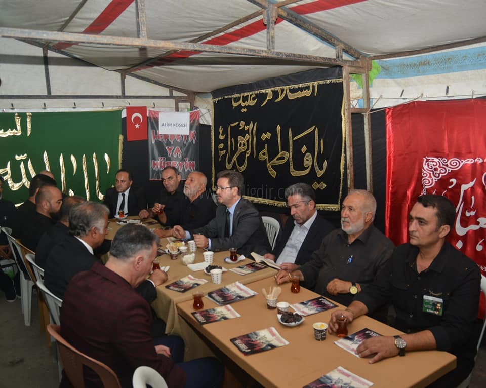 VALİ ENVER ÜNLÜ KERBELADAN BİR ESİNTİ AŞURA ÇADIRINI ZİYARET ETTİ