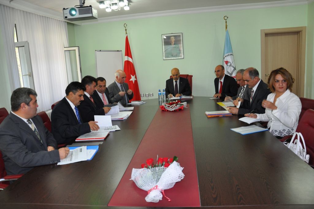 Vali Ahmet Pek Okullar Açılmadan Önce İl Milli Eğitim Müdürlüğünden Birifing Aldı