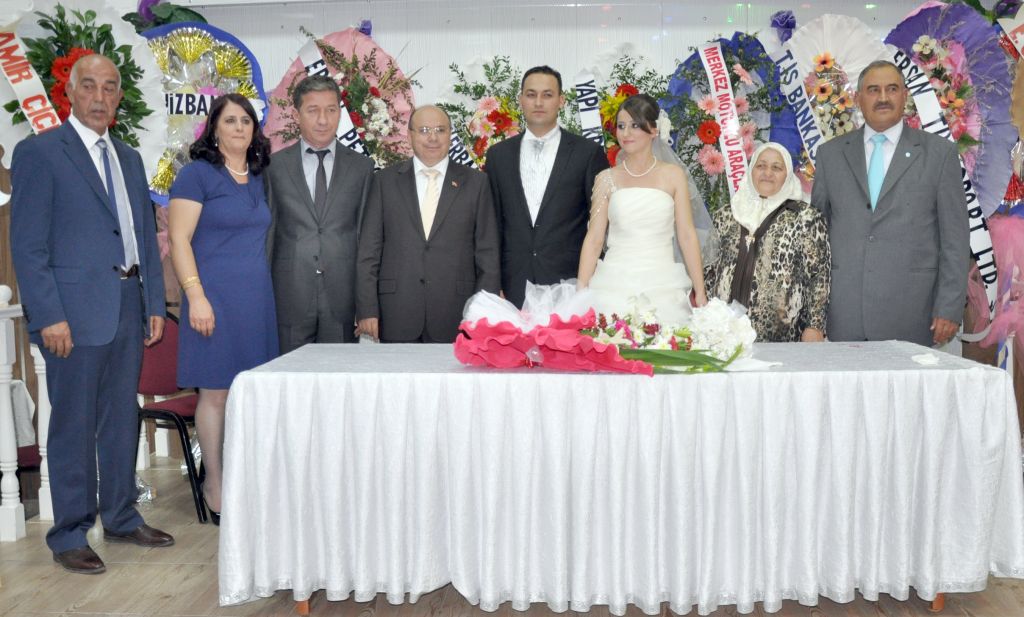 Eski Muhtarlar Derneği Başkanı İş Adamı Asker Çeçen Oğlunu Evlendirdi