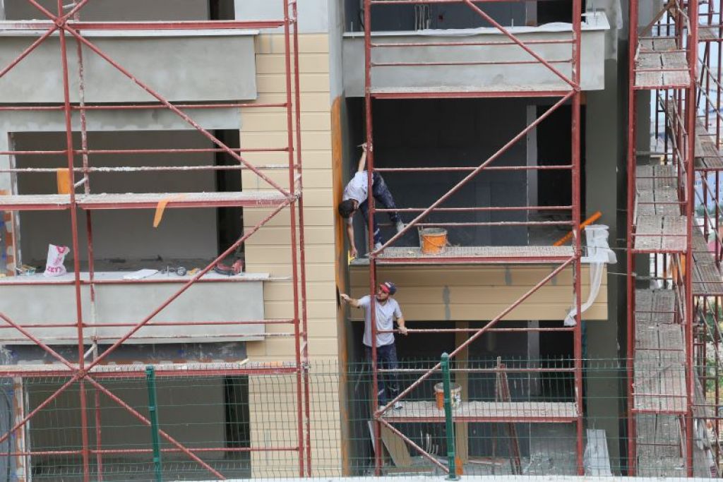 Ekmek Parası İçin 40 Derece Sıcağın Altında Çalışıyorlar