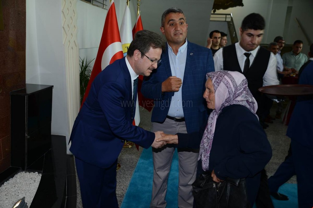 VALİLİKTE BAYRAMLAŞMA TÖRENİ DÜZENLENDİ