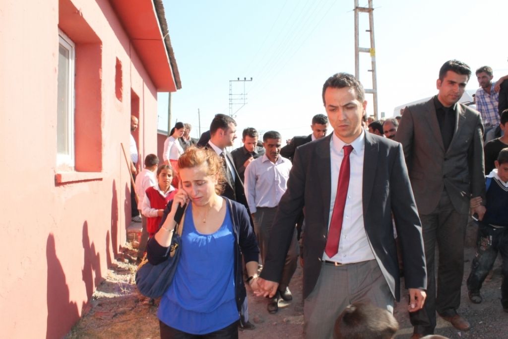 PKK'lılar Okul Basıp Kaçırdığı 6 Öğretmeni 1 Saat Sonra Bıraktı