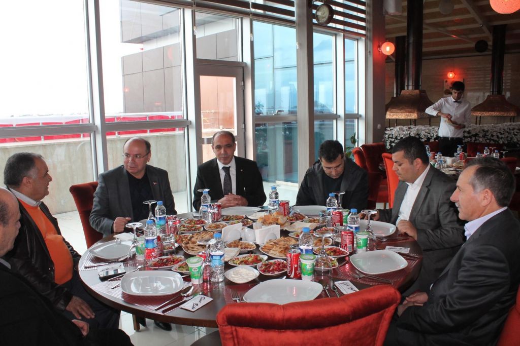 Eski Valimiz Amir Çiçek Onuruna Yemek