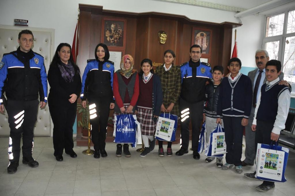 Iğdır Emniyet Müdürlüğünden Eğitime Destek Devam Ediyor