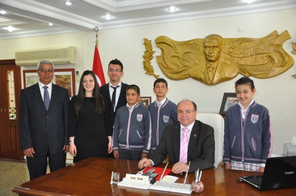 Vali Amir Çiçek Makamını Çocuklara Devretti