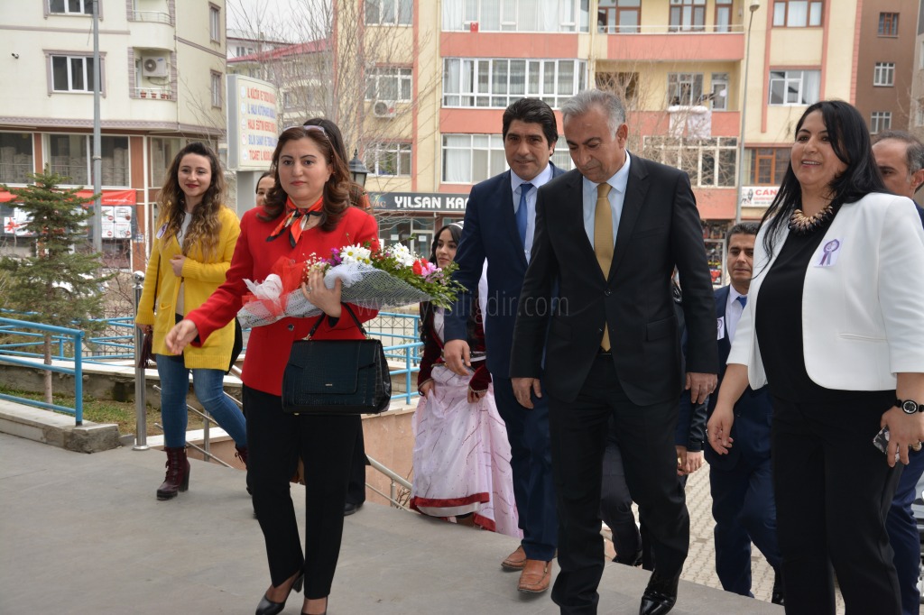 SOSYAL BİLİMLER LİSESİ KADINLAR GÜNÜNÜ KUTLADI