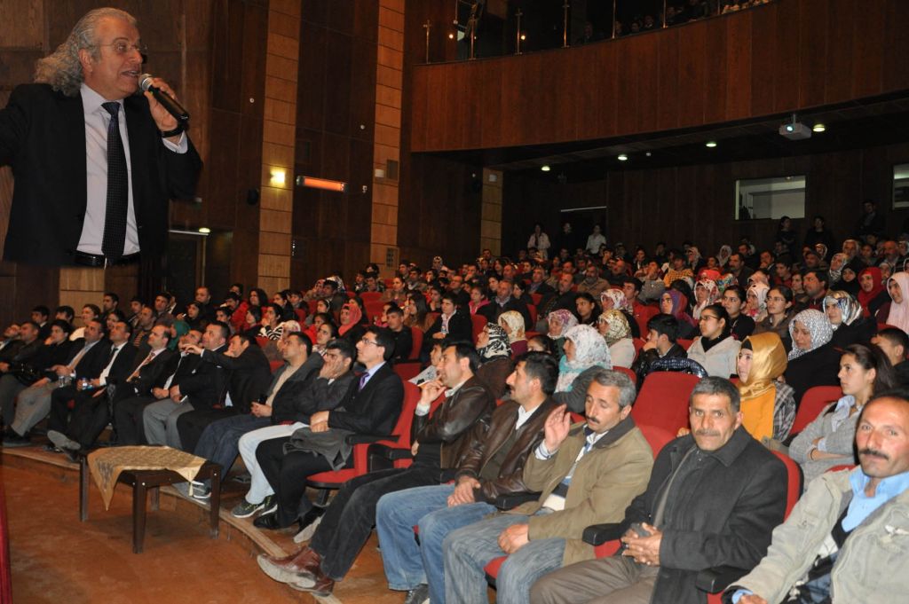Yrd Doç Cengiz Tavukçuoğlu Konferans Verdi