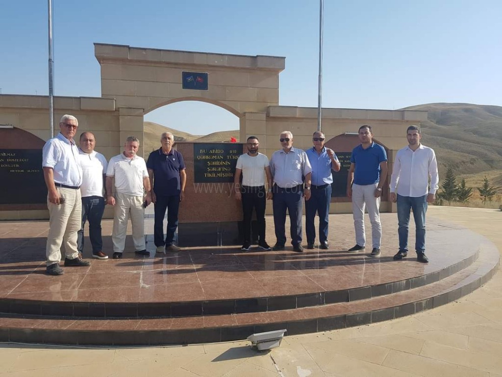 Azerbaycan Türk şehitlerini unutmadı