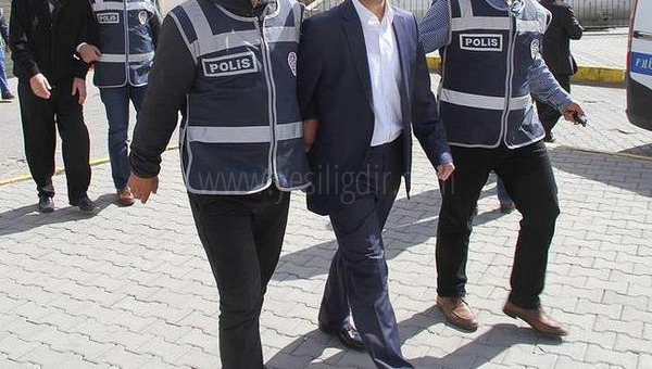 Bir akademisyen tutuklandı 9 polis ihraç edildi