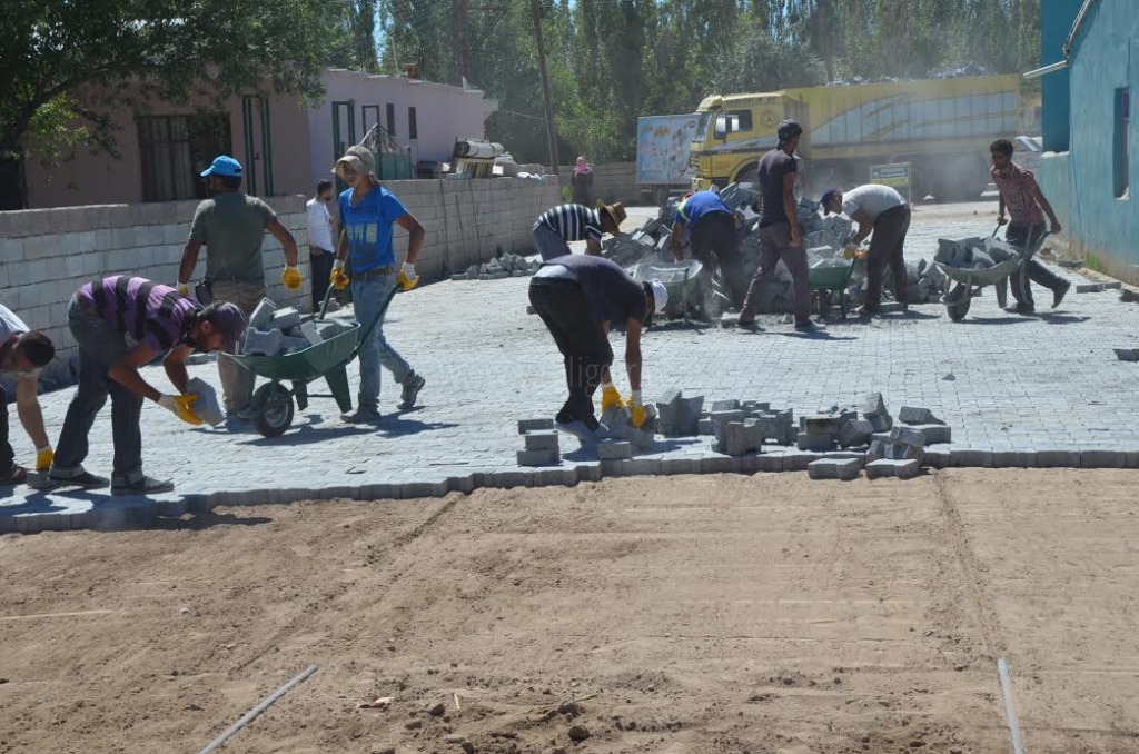 Konaklı Mahallesinde Parke Taşı Döşeme Çalışması