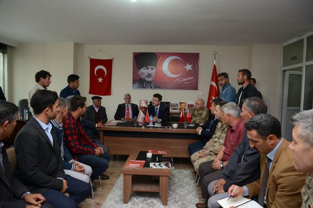 VALİ ÜNLÜ GÜVENLİK KORUCULARI İLE BULUŞTU