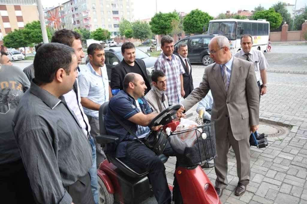 Vali  Davut Haner Engellileri Ziyaret Etti