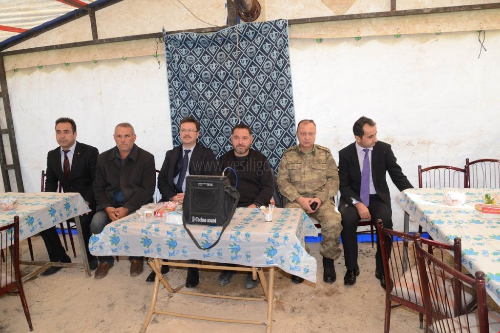 VALİ ÜNLÜ KARAKOYUNLU'DA TAZİYE ÇADIRLARINI ZİYARET ETTİ