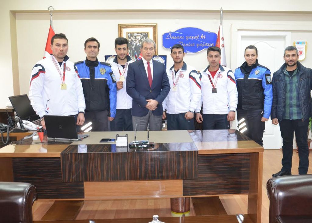 Polis Gücü Madalyalara Amborgo Koydu