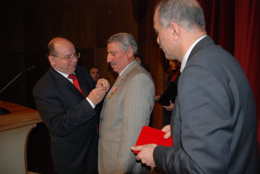 2 Çocuğunu Şehit Veren Baba'ya Devlet Övünç Madalyası Verildi