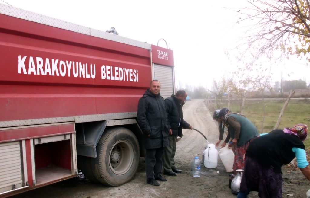İçme Suyu Şebekesinde Sorun Olan Köye İtfaye Su Taşıdı