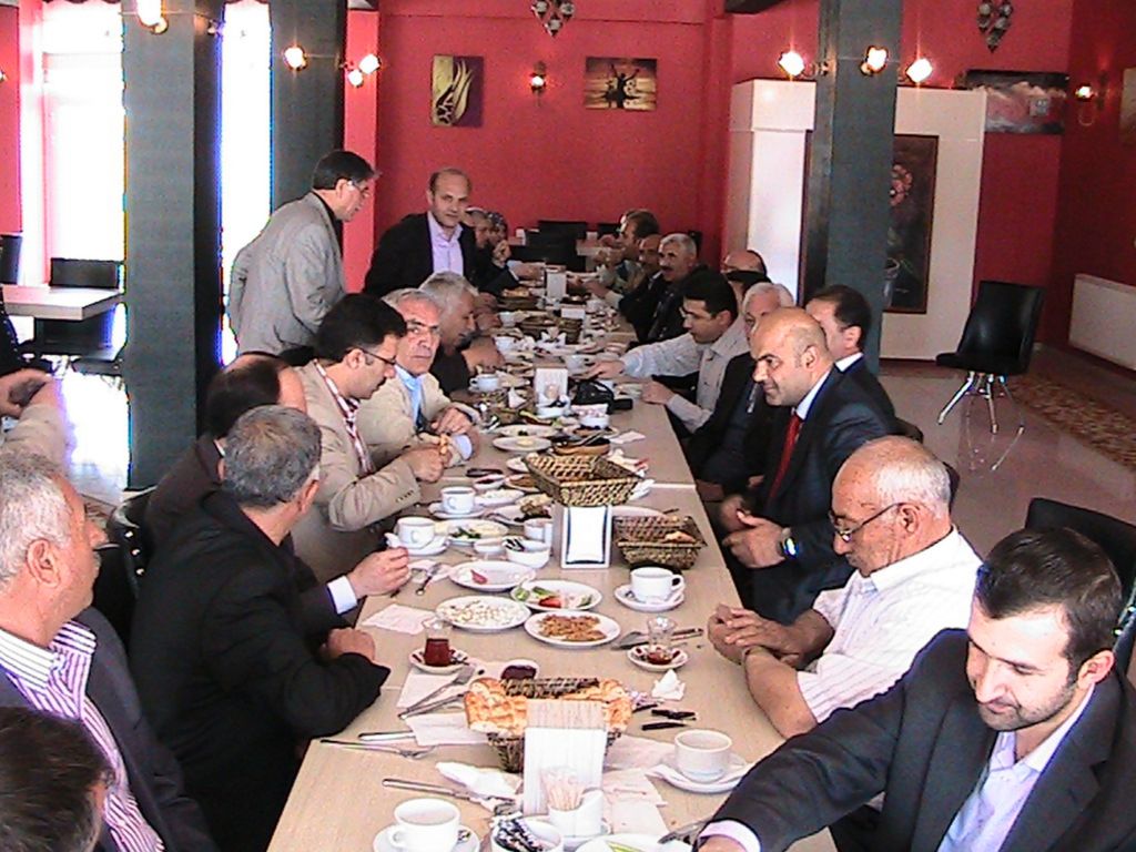 AK Parti İl Başkanlığından Basına Kahvaltı
