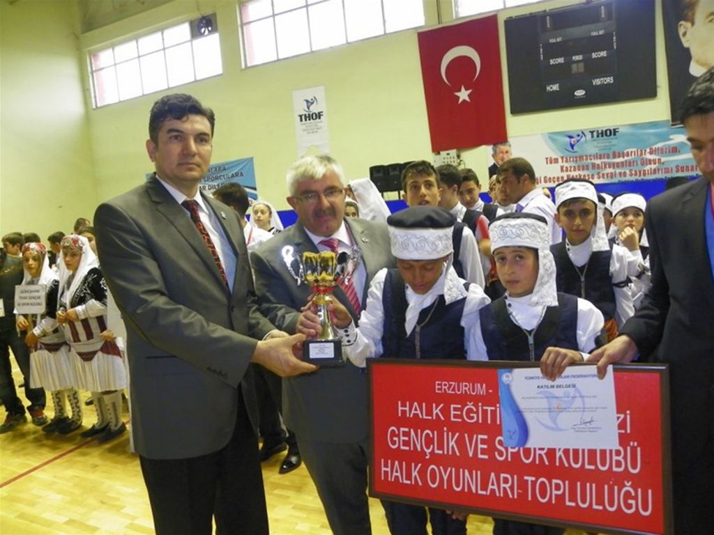 Iğdırda Halk Oyunları Grup Yarışmaları Yapıldı