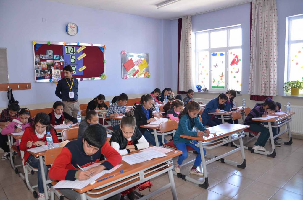 Kitap okuma yarışmasına 48 okuldan 700 öğrenci katıldı