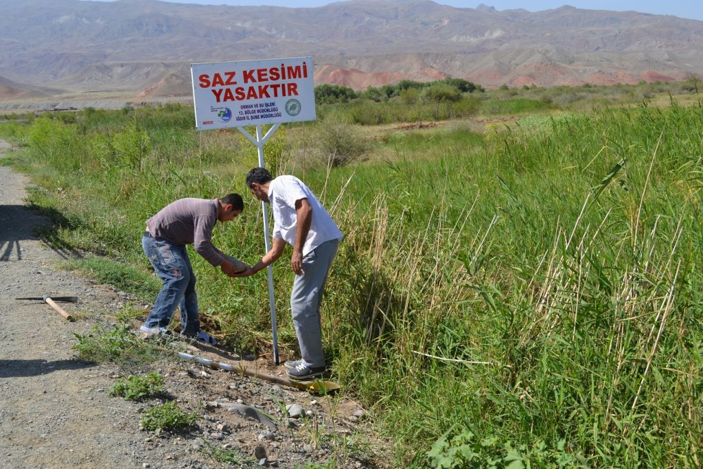 Kuşların Göç ve Barınma Yollarına Uyarı Levhaları Dikildi