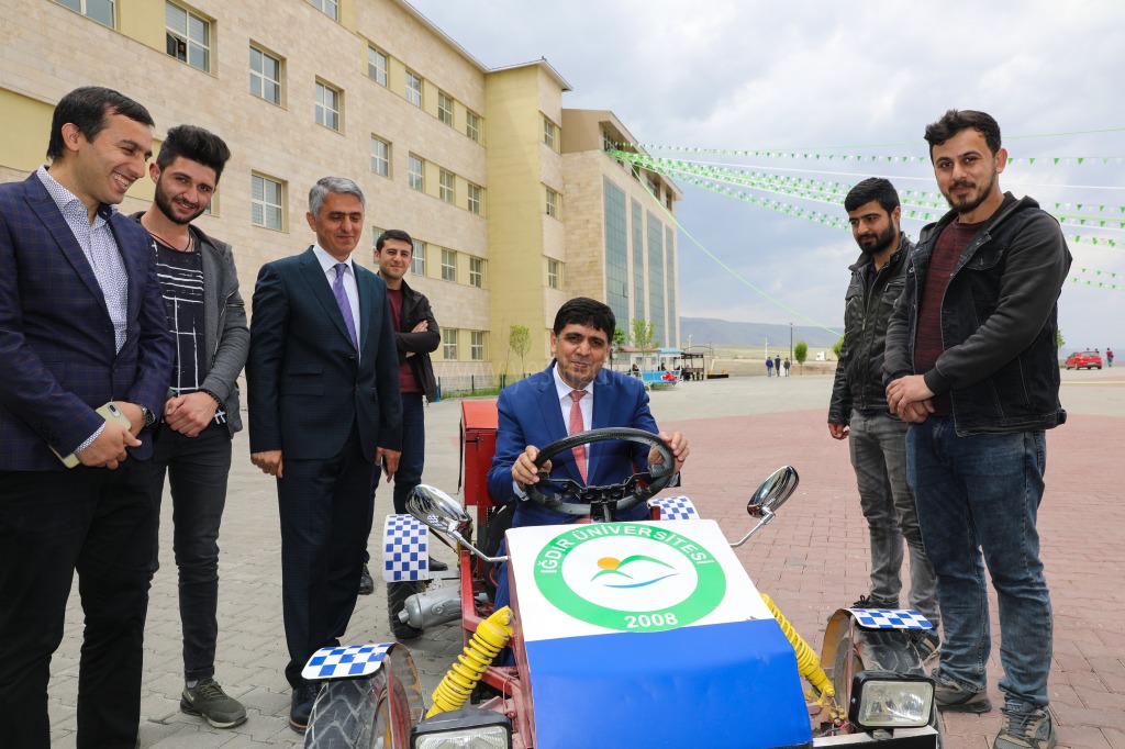 Iğdır Üniversitesi Bahar Şenlikleri Karma Sergi ile Başladı