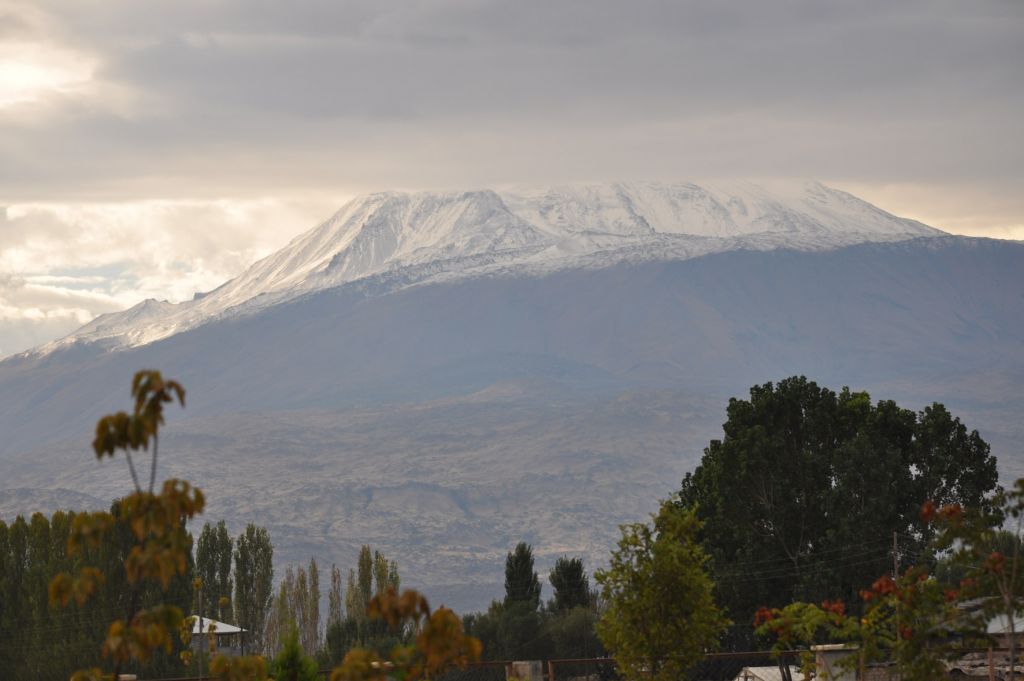 Ağrı Dağına Yılın İlk Karı Yağdı
