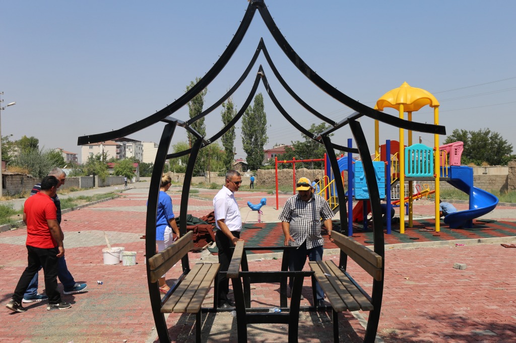 IĞDIR BELEDİYESİNİN PARK ÇALIŞMALARI ARALIKSIZ DEVAM EDİYOR
