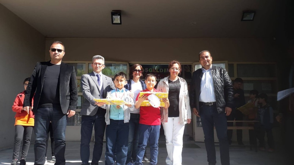 HÜSNÜ M ÖZYEĞİN İLKOKULUNDA GELENEKSEL SATRANÇ TURNUVASI DÜZENLENDİ