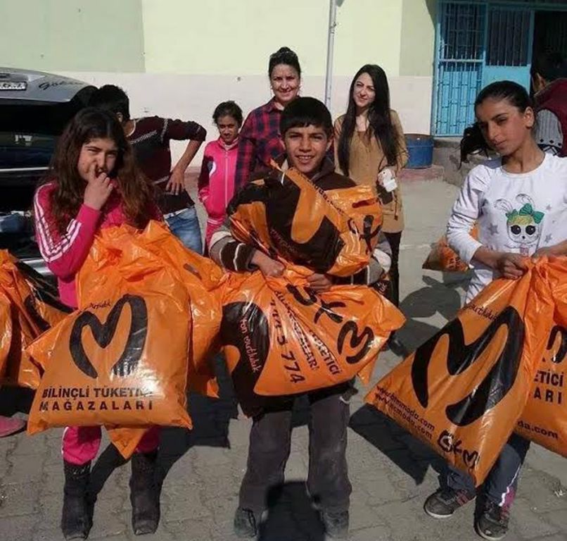 Seher Karğı Gülen Yüzüyle Öğrencileri Güldürmeye Devam Ediyor
