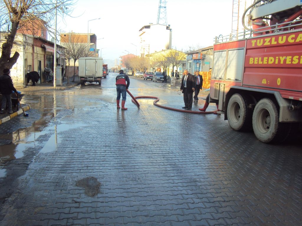 Tuzluca'da Cadde ve Sokaklar Yıkandı