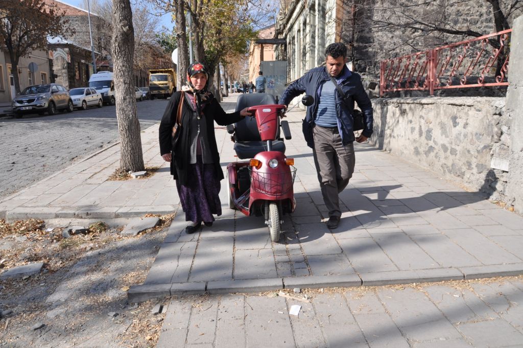 Artık Annesinin Sırtında Okula Gitmeyecek